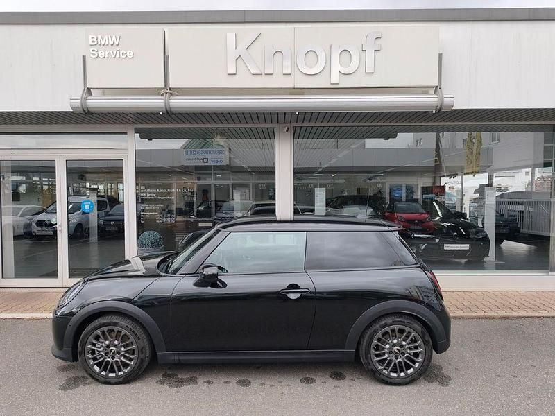 Gebraucht Mini Cooper Classic 114 kW (156 PS) 2025 Schwarz Kleinwagen