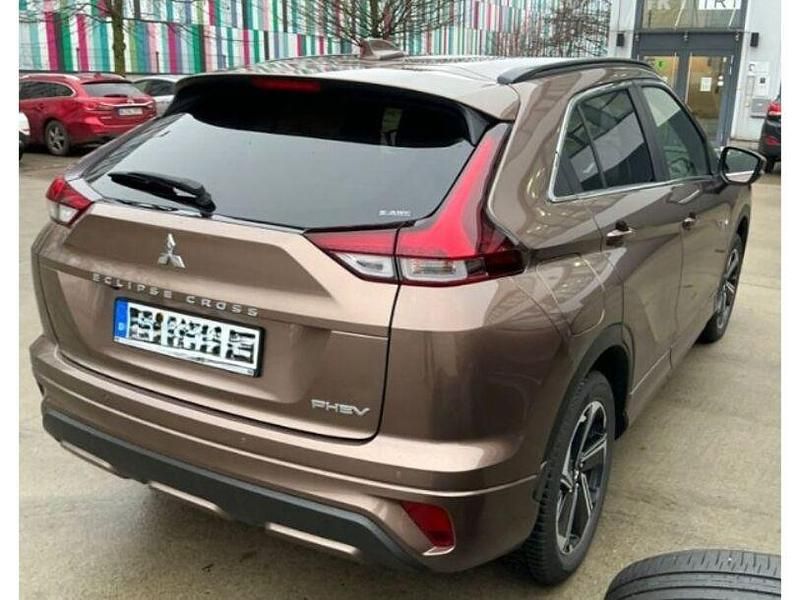 Gebraucht Mitsubishi Eclipse Cross Plus 188 PS (138 kW) 2022 M) (braun SUV