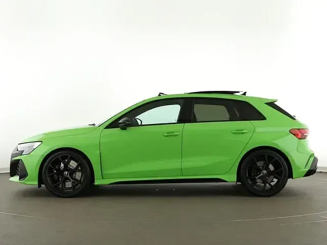 Gebraucht Audi RS3 Sportback Comfort 400 PS (294 kW) 2026 Kyalamigrün Kleinwagen