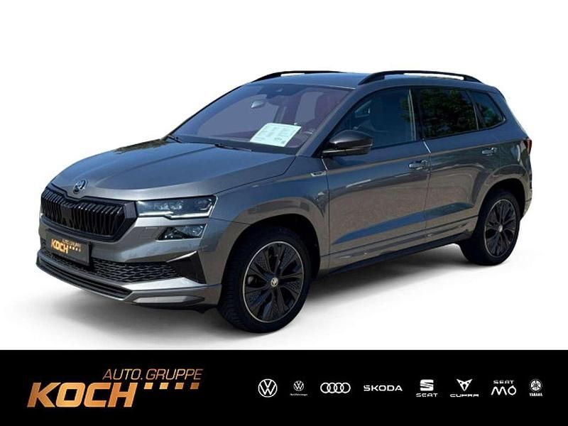 Graphitegrau metallic Gebraucht 2025 Skoda Karoq SportLine SUV | 34.990 € (Fairer Preis) - Bild 1/4
