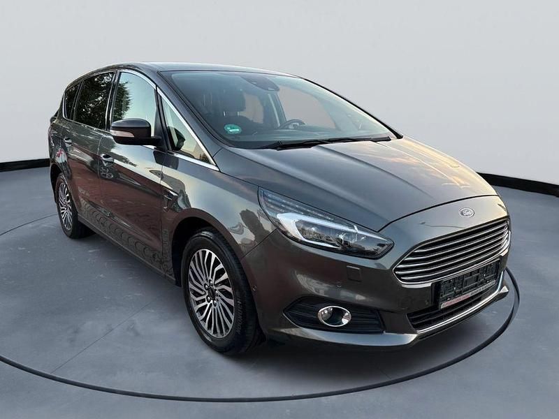 Magneticgrau (metallic) Gebraucht 2018 Ford S-MAX Titanium Van / Kleinbus | 18.900 € (Fairer Preis) - Bild 1/4