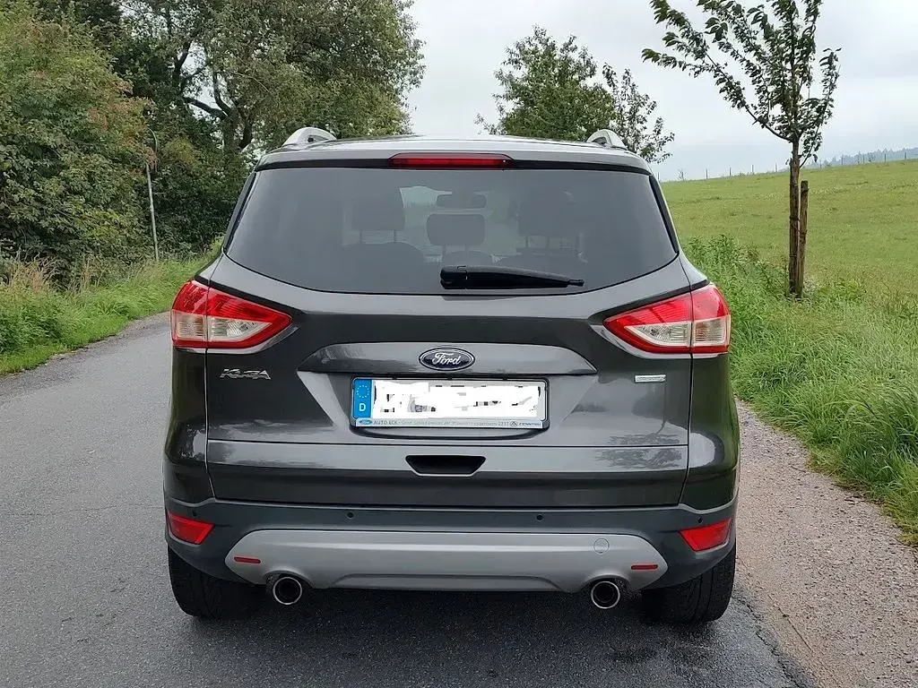 Usado Ford Kuga Titanium 150 HP (110 kW) 2015 Cinzento SUV