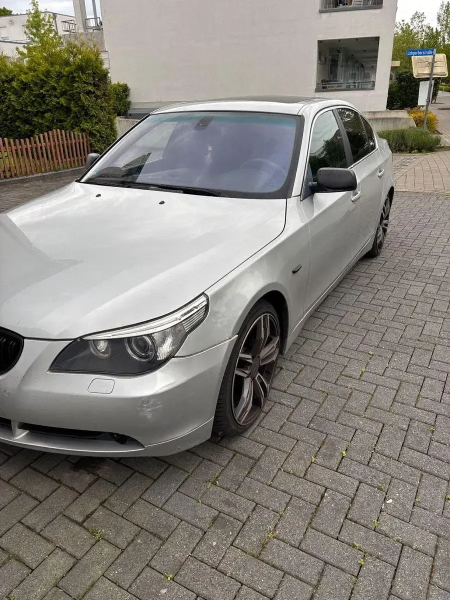 Gebraucht BMW 525 Basis 218 PS (160 kW) 2006 Silber Limousine