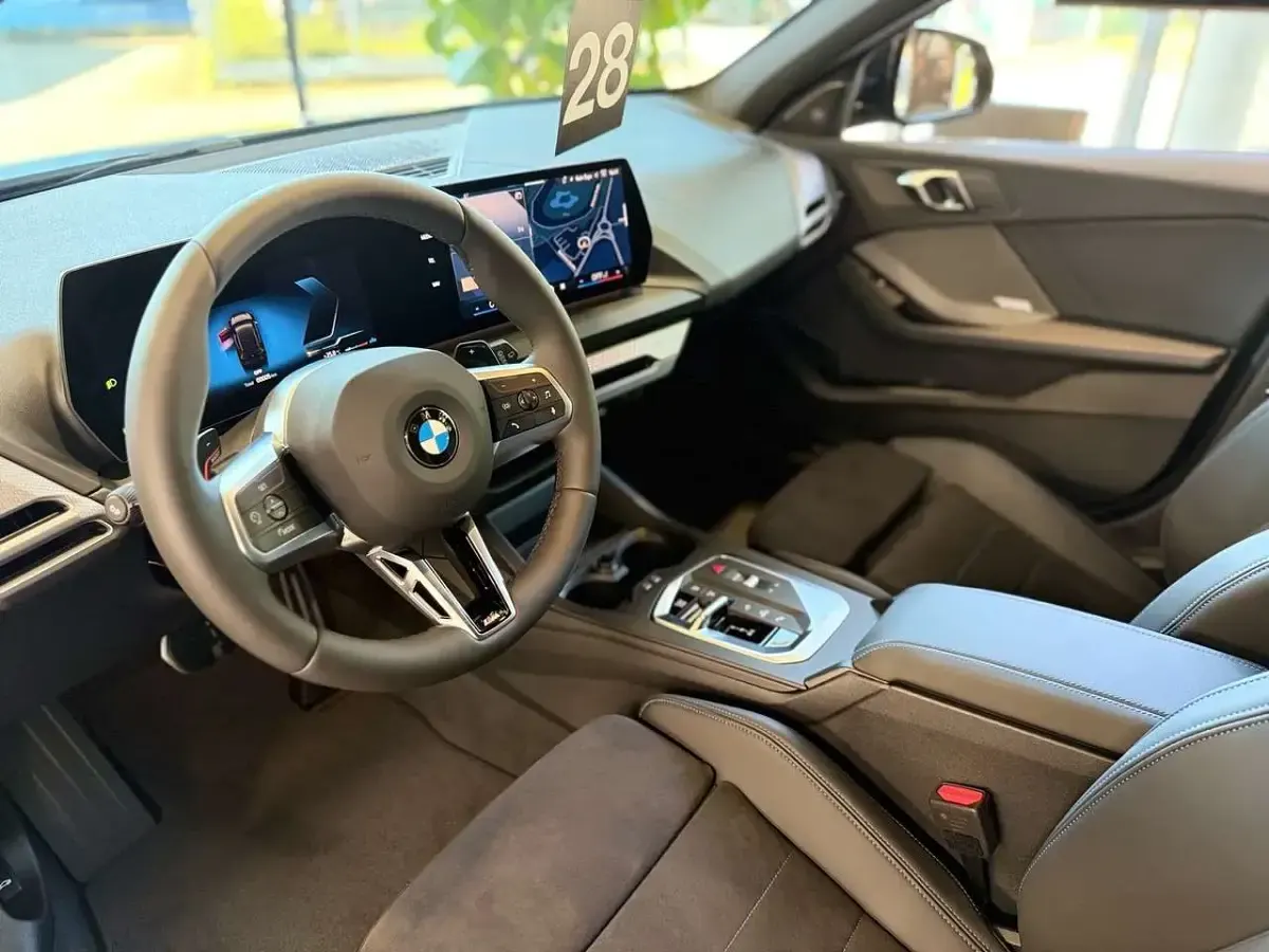 Neu BMW 120 Sport Line 170 PS (125 kW) 2026 Schwarz Kleinwagen