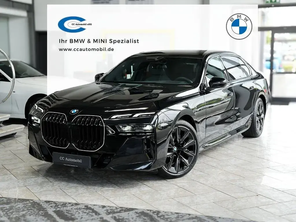 Gebraucht BMW 740 M Sport 299 PS (219 kW) 2025 Saphirschwarz Limousine