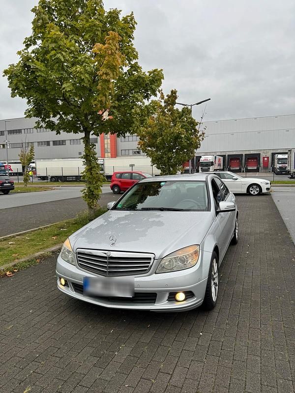 Silber Gebraucht 2009 Mercedes C200 Limousine | 4.000 € - Bild 1/4