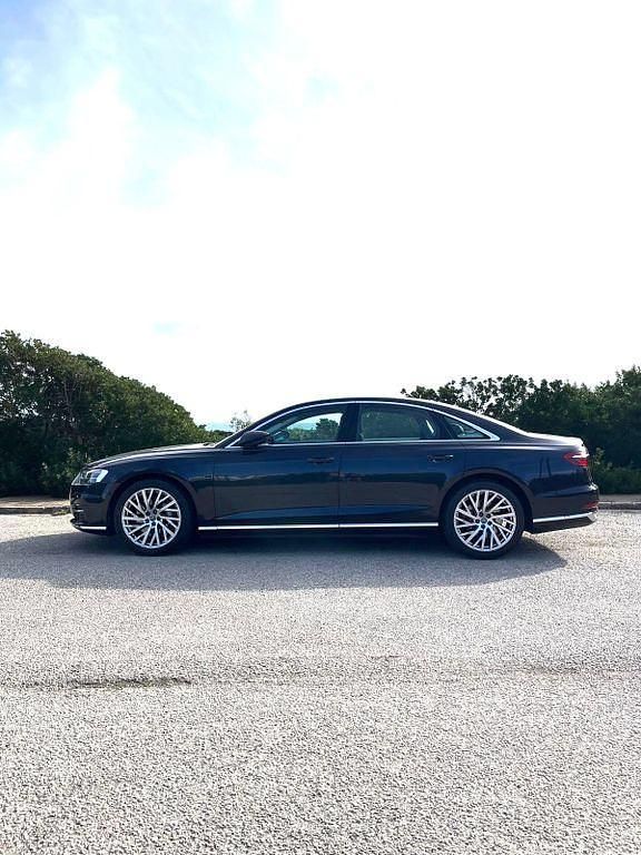 Second-hand Audi A8 340 CP (250 kW) 2019 Albastru Berlinǎ