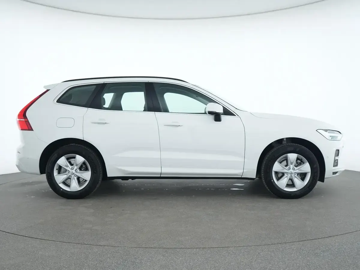 Gebraucht Volvo XC60 Momentum 197 PS (144 kW) 2022 Ice white SUV