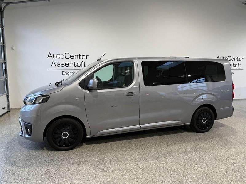 Grau Gebraucht 2019 Toyota Proace Executive Van | 12.900 € (Etwas zu teuer) - Bild 1/3