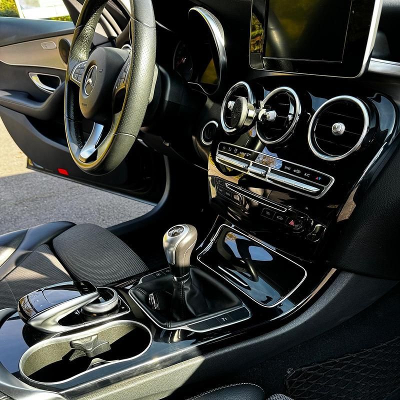 Schwarz Gebraucht 2017 Mercedes C180 Kombi | 15.150 € (Teuer) - Bild 1/4