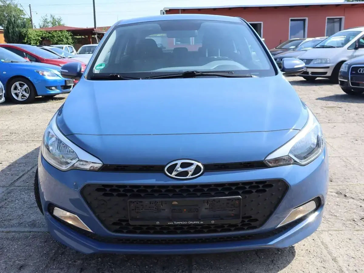 Gebraucht Hyundai i20 Classic 84 PS (61 kW) 2018 Morning blue / sol Kleinwagen