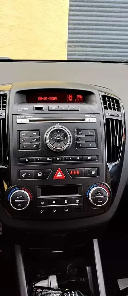Gebraucht Kia Ceed Vision 128 PS (94 kW) 2010 Schwarz Kleinwagen