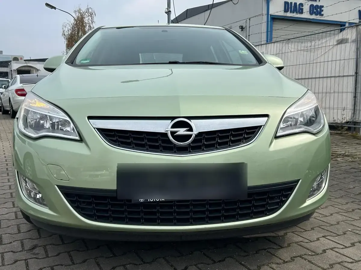 Używany Opel Astra 115 KM (84 kW) 2012 Hatchback