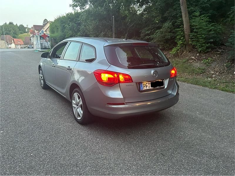 Gebraucht Opel Astra 140 PS (102 kW) 2014 Grau Kombi