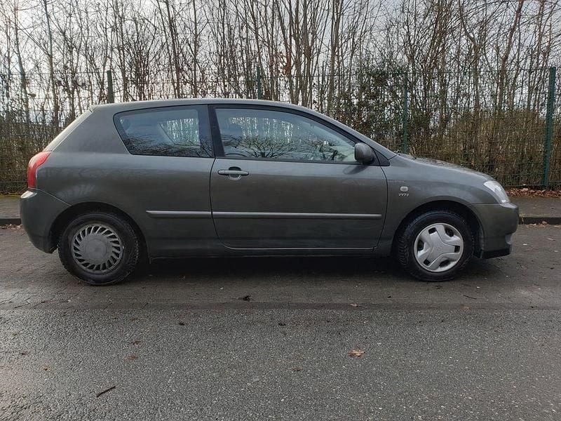 Grau Gebraucht 2002 Toyota Corolla Limousine | 1.900 € (Guter Preis) - Bild 1/4