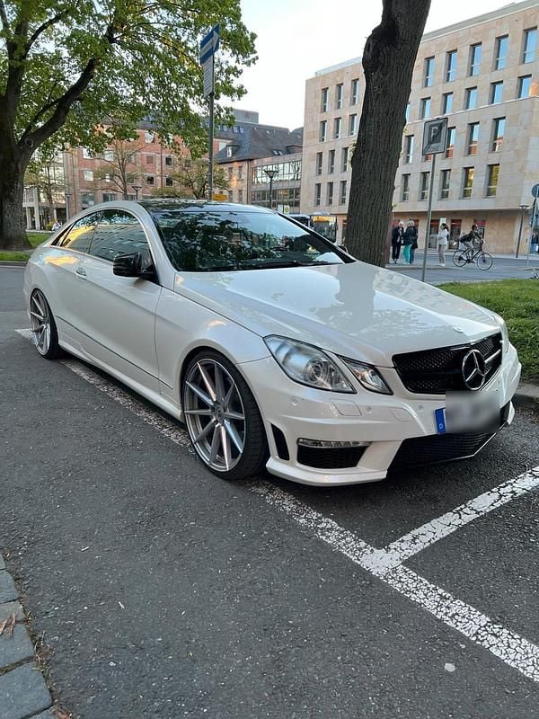 Weiß Gebraucht 2010 Mercedes E63 AMG Coupé | 24.500 € - Bild 1/4