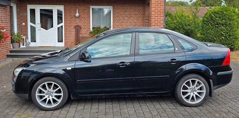Gebraucht Ford Focus Ghia 116 PS (85 kW) 2005 Schwarz Limousine