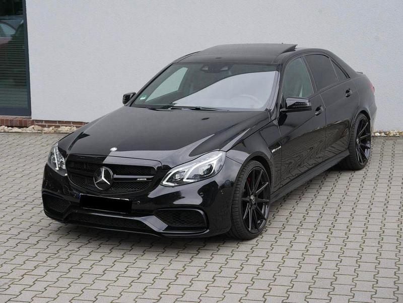 Schwarz Gebraucht 2015 Mercedes E63 AMG AMG Limousine | 41.300 € (Fairer Preis) - Bild 1/4