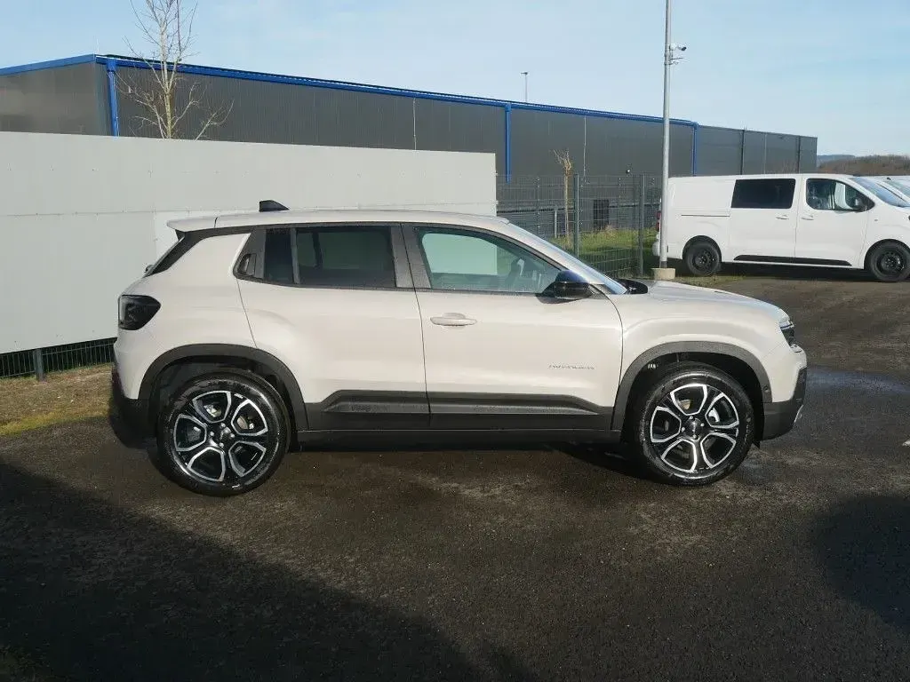 Neu Jeep Avenger Summit 101 PS (74 kW) 2026 Beige SUV