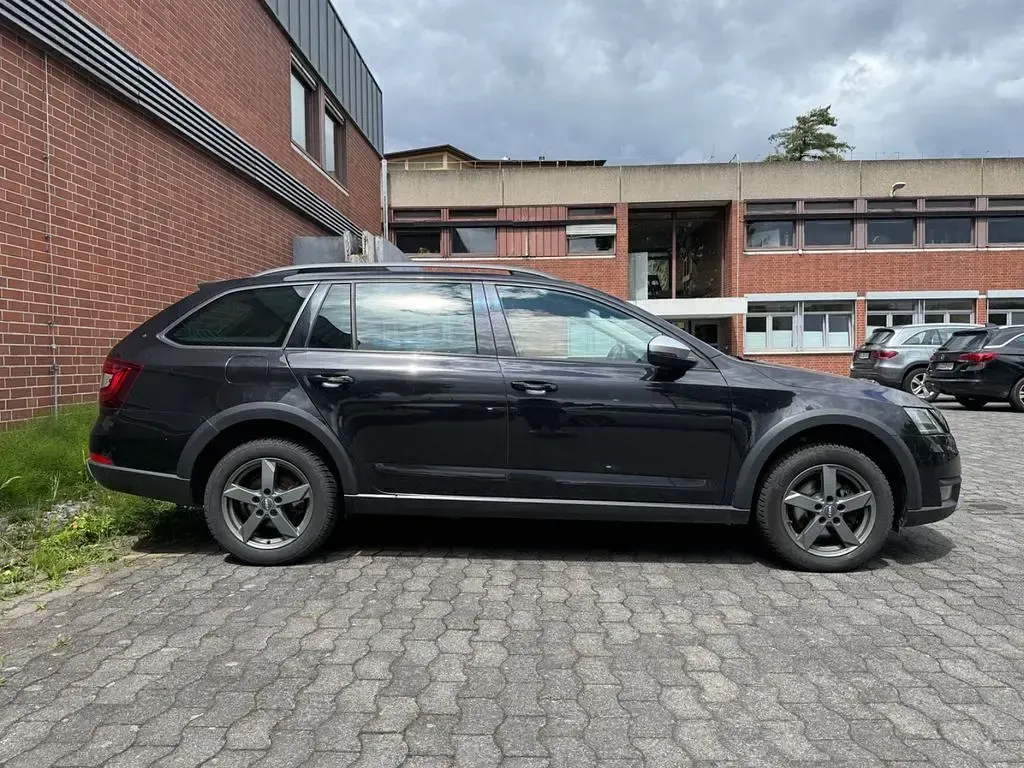 Gebraucht Skoda Octavia Scout 4x4 150 PS (110 kW) 2019 Schwarz Kombi