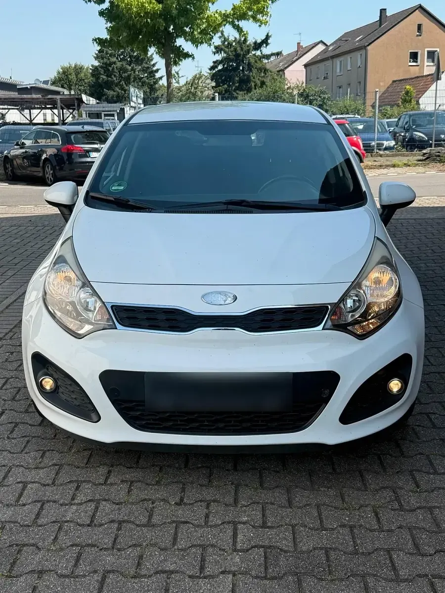 Gebraucht Kia Rio 86 PS (63 kW) 2014 Weiß Limousine