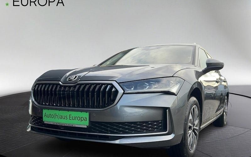 Neu Skoda Superb Selection 150 PS (110 kW) 2025 Grau Kombi