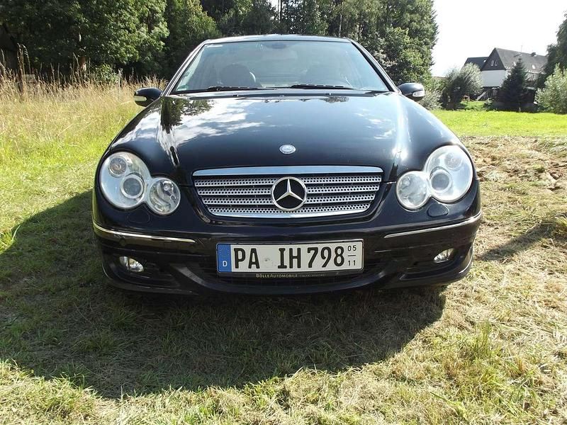 Schwarz Gebraucht 2007 Mercedes C200 Coupé | 2.500 € (Fairer Preis) - Bild 1/4