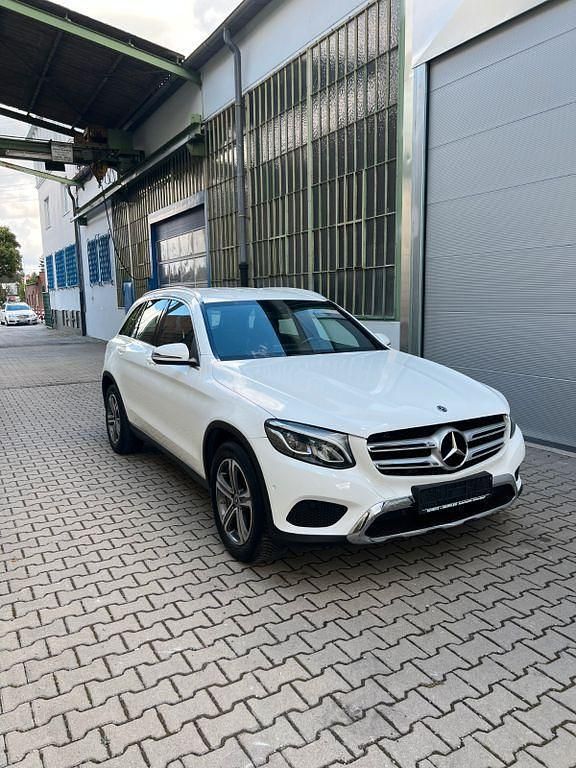 Weiß Gebraucht 2019 Mercedes GLC220 AMG SUV | 26.890 € (Guter Preis) - Bild 1/4