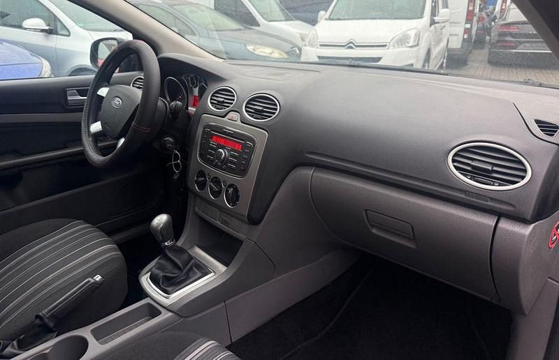 Gebraucht Ford Focus 90 PS (66 kW) 2011 Schwarz Limousine