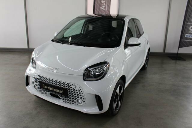 Weiß Gebraucht 2021 Smart ForFour Electric Drive Limousine | 19.998 € - Bild 1/2