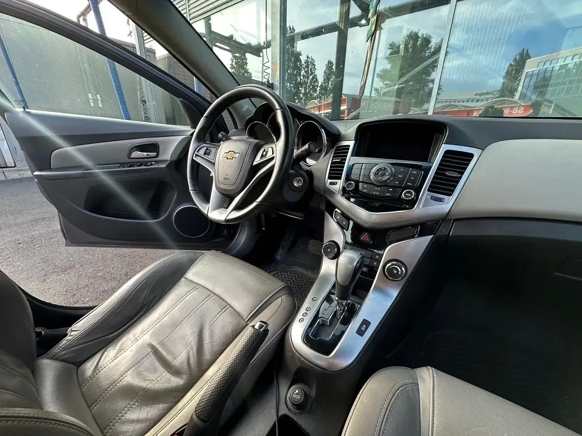 Gebraucht Chevrolet Cruze 141 PS (103 kW) 2011 Grau Limousine