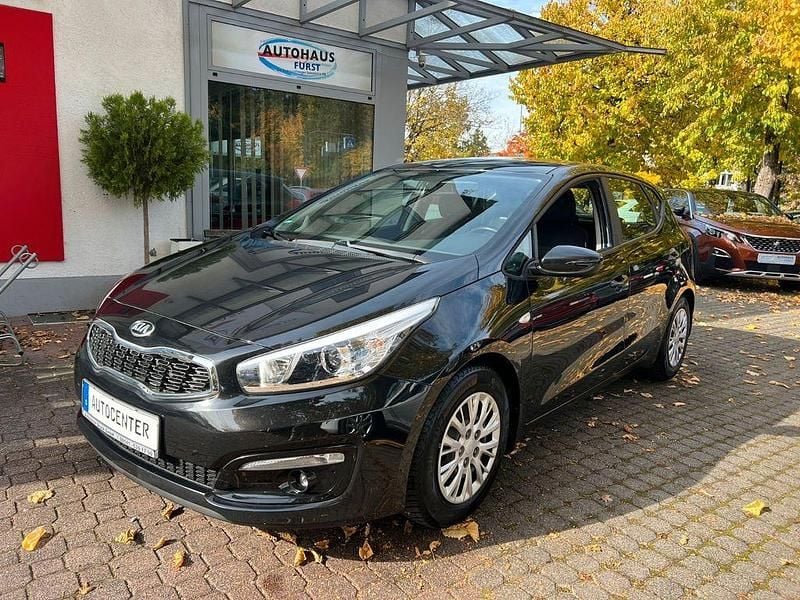 Schwarz Gebraucht 2017 Kia Ceed Platinum Edition Limousine | 10.700 € (Guter Preis) - Bild 1/4