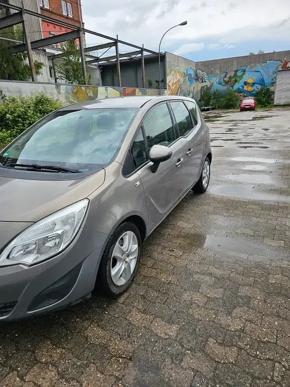Gebraucht Opel Meriva Edition 101 PS (74 kW) 2011 Silber Van / Kleinbus