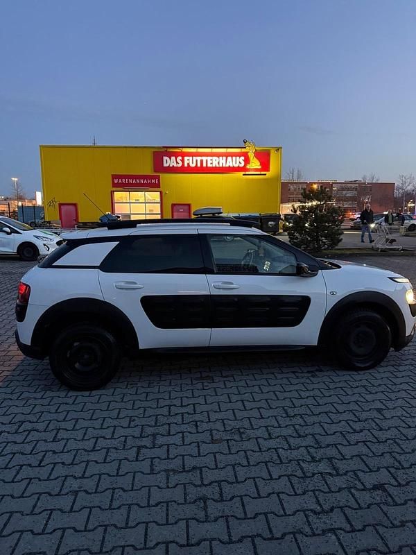 Gebraucht Citroën C4 Cactus 99 PS (72 kW) 2015 Weiß Kleinwagen