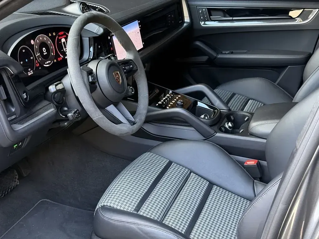 Gebraucht Porsche Cayenne 354 PS (260 kW) 2024 Grau SUV