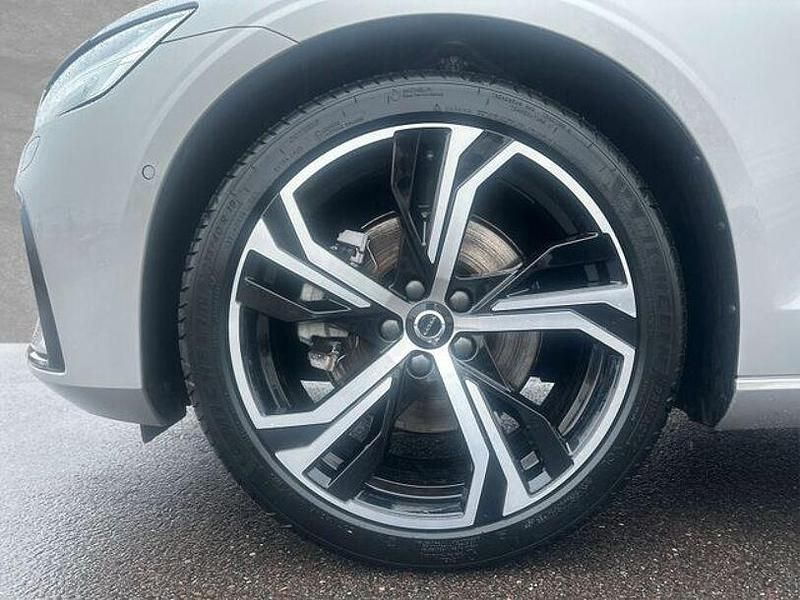 Gebraucht Volvo V60 Plus 197 PS (144 kW) 2025 Silver dawn Kombi