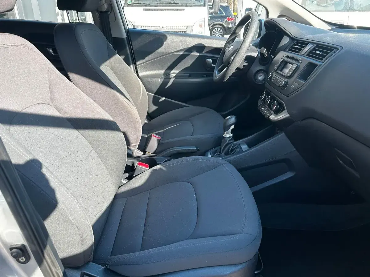 Gebraucht Kia Rio Edition 7 109 PS (80 kW) 2013 Silber Kleinwagen