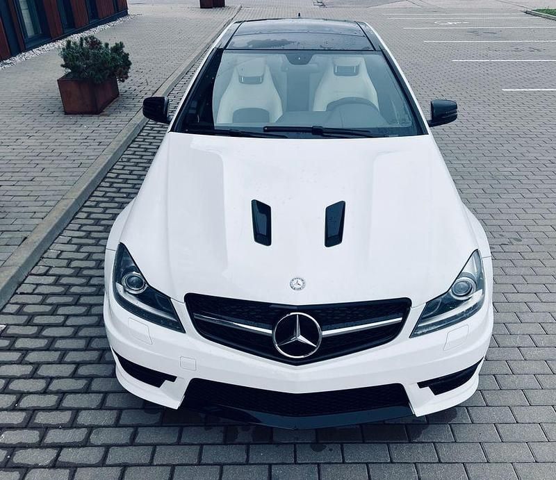 Weiß Gebraucht 2014 Mercedes C63 AMG AMG Coupé | 53.900 € - Bild 1/4