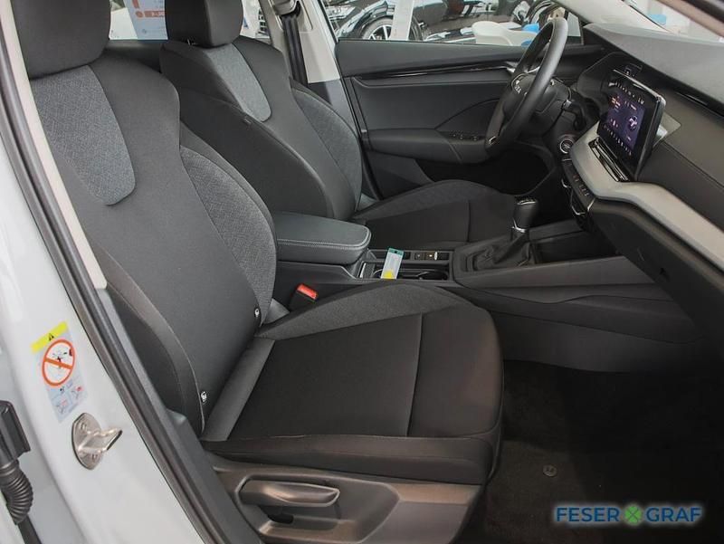 Gebraucht Skoda Octavia Essence 116 PS (85 kW) 2025 Moonweiß perleffekt Kombi