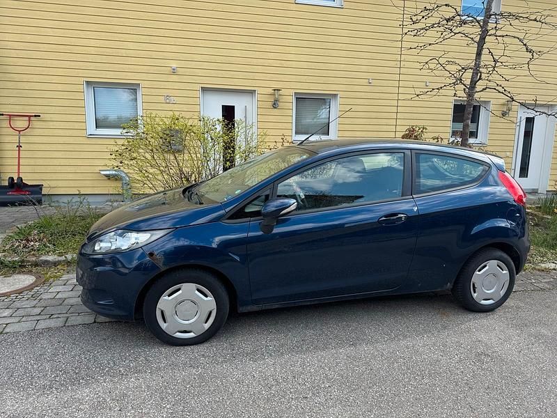 Gebraucht Ford Fiesta 82 PS (60 kW) 2012 Blau Kleinwagen