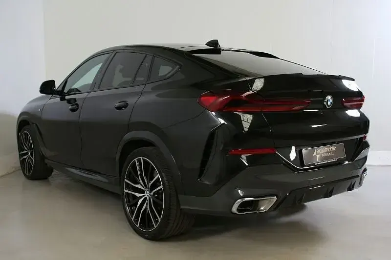 Gebraucht BMW X6 M Sport 340 PS (250 kW) 2023 Saphirschwarz met. SUV