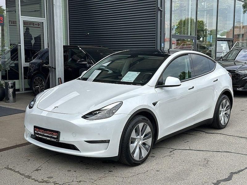 Weiß Gebraucht 2022 Tesla Model Y Long Range SUV | 35.990 € (Guter Preis) - Bild 1/4