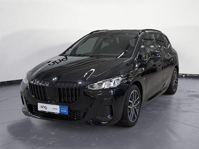 Schwarz Gebraucht 2024 BMW 220 Active Tourer M Sport Van / Kleinbus | 35.660 € (Teuer) - Bild 1/4