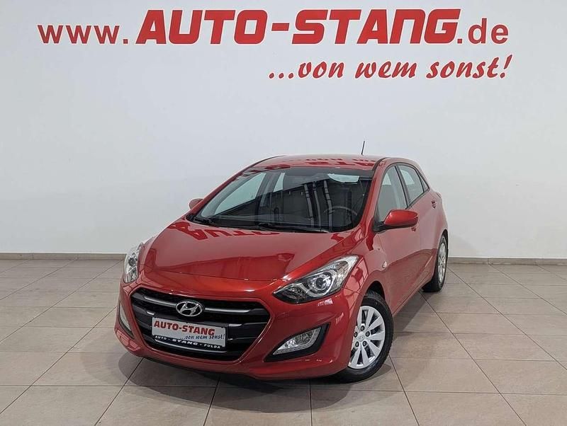 Gebraucht Hyundai i30 Classic 101 PS (74 kW) 2015 Rot Limousine