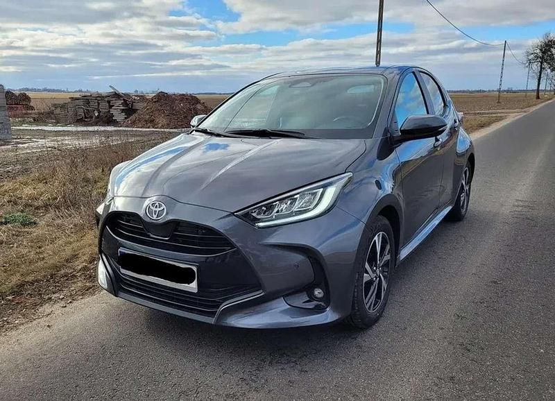 Gebraucht Toyota Yaris Hybrid Style 92 PS (67 kW) 2024 Grau Limousine
