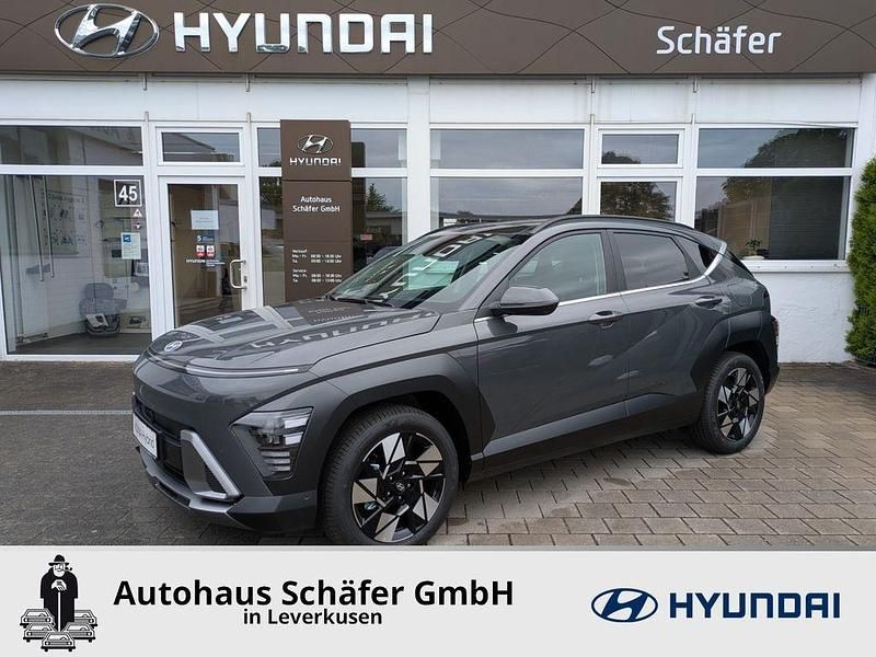 Grau Neu 2025 Hyundai Kona Prime SUV | 33.798 € (Etwas zu teuer) - Bild 1/4