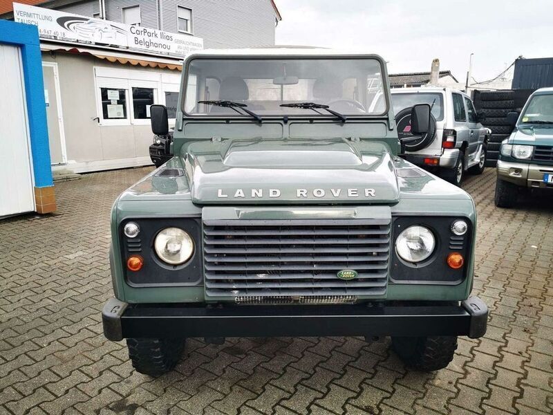 Gebraucht Land Rover Defender 122 PS (89 kW) 2011 Grün SUV