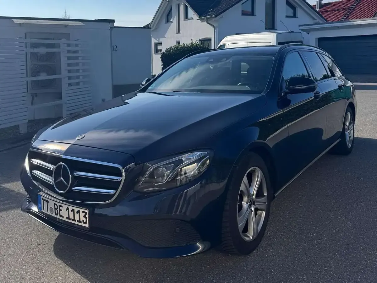 Gebraucht Mercedes E200 Avantgarde 184 PS (135 kW) 2019 Blau Kombi