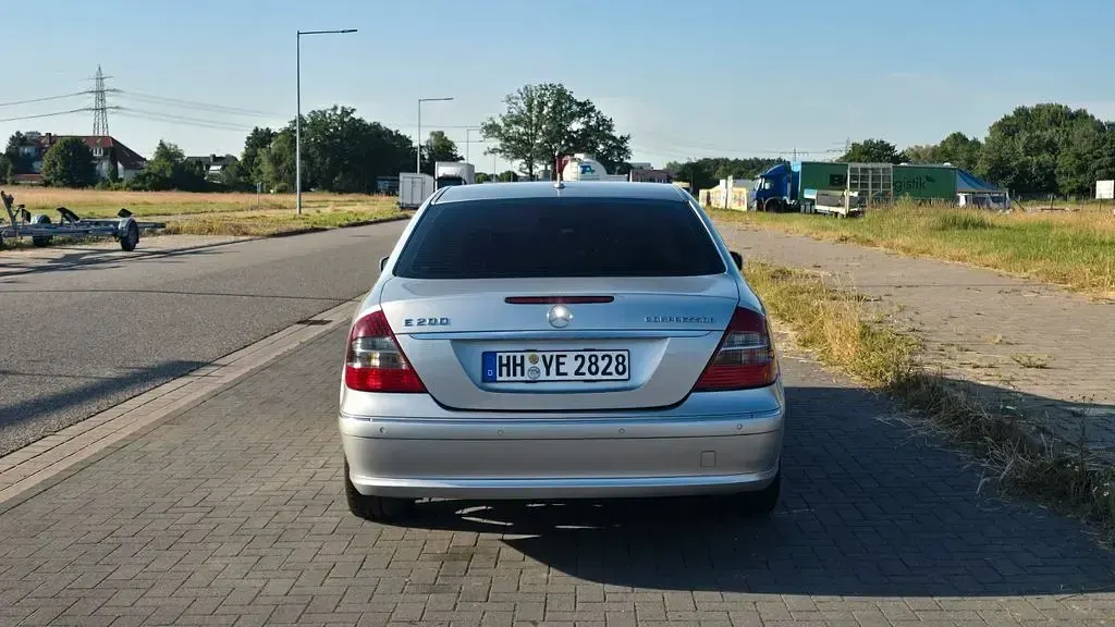 Gebraucht Mercedes E200 Avantgarde 184 PS (135 kW) 2008 Silber Limousine