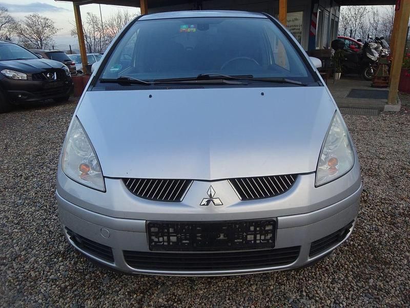 Gebraucht Mitsubishi Colt Motion 95 PS (69 kW) 2007 Silber Limousine